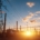 Industrie- und Energieanlagen bei Sonnenuntergang